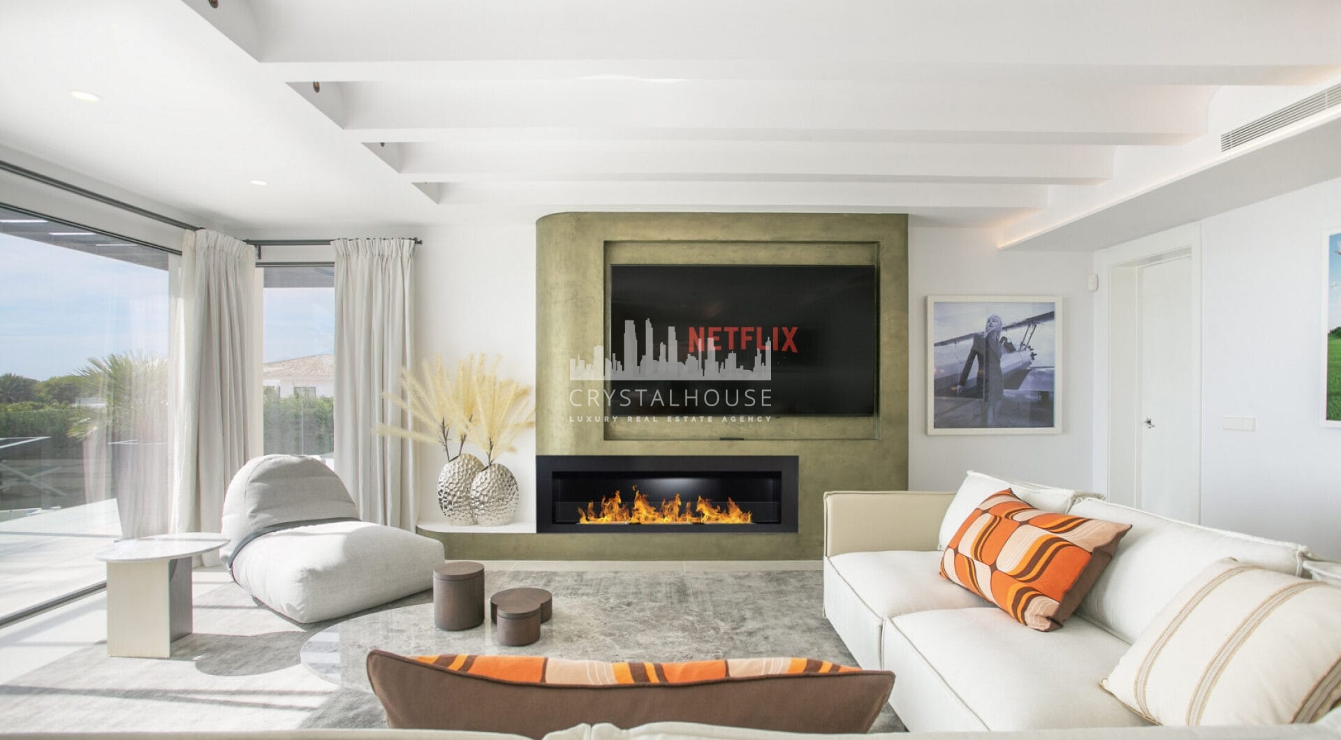 Położona przy prestiżowej Golden Mile w Marbelli, ta pięknie odnowiona willa oferuje luksus, prywatność i zrównoważony rozwój w jednej z najbardziej poszukiwanych lokalizacji w okolicy.