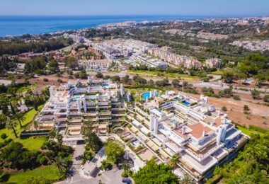 Wyremontowany apartament w Las Lomas z podgrzewanym basenem i widokiem na góry