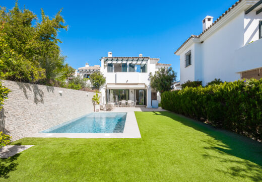 W pełni odnowiona nowoczesna willa z prywatnym basenem w najlepszej lokalizacji San Pedro