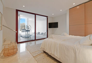 Współczesna willa z prywatnym basenem i ogrodem w Los Naranjos