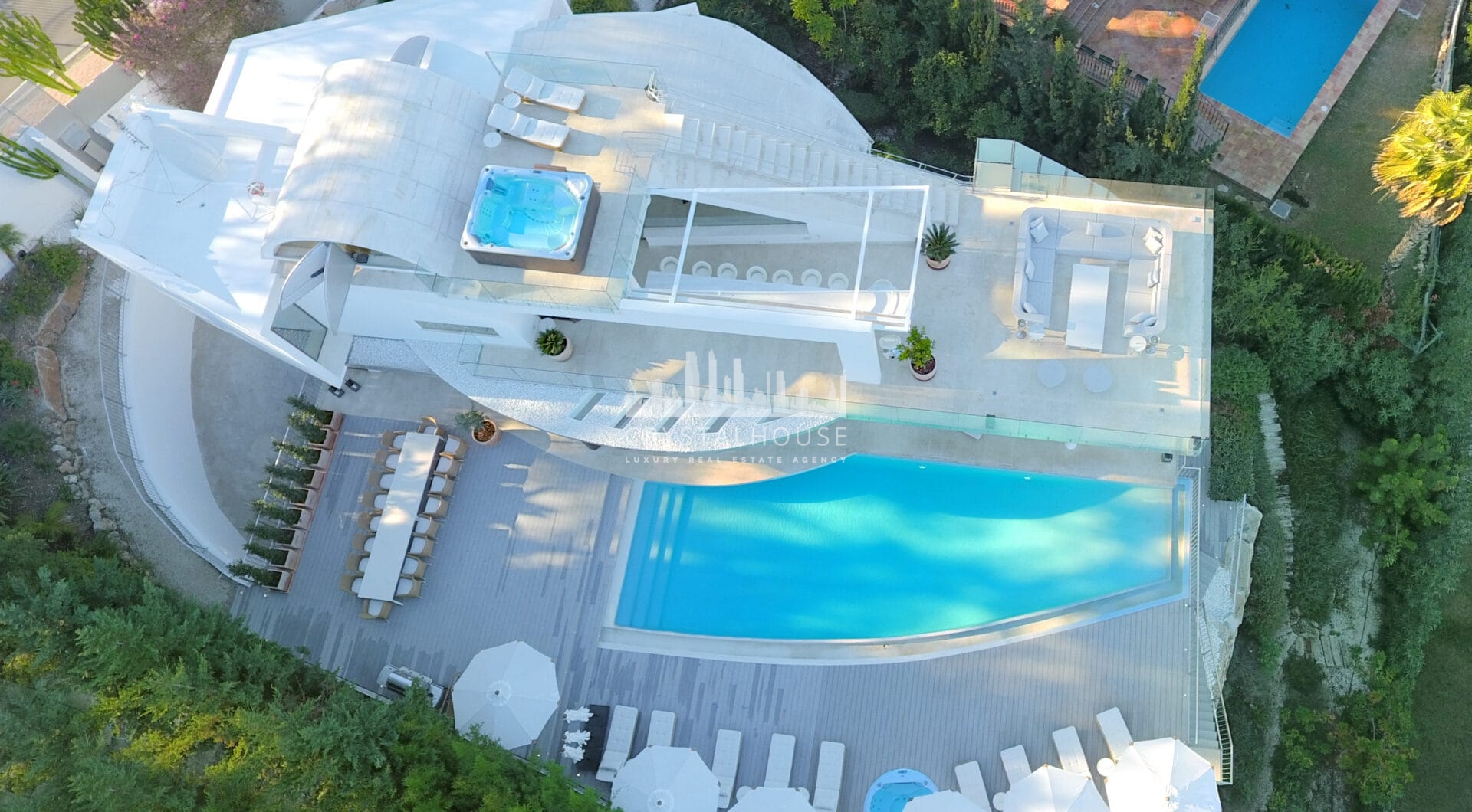 Współczesna willa z prywatnym basenem i ogrodem w Los Naranjos