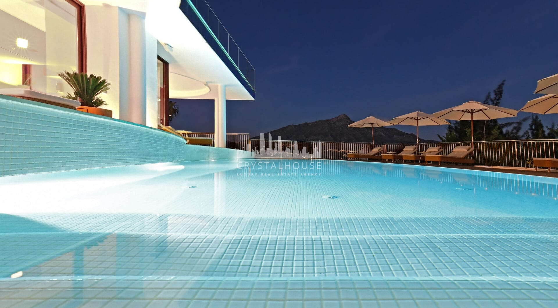 Współczesna willa z prywatnym basenem i ogrodem w Los Naranjos