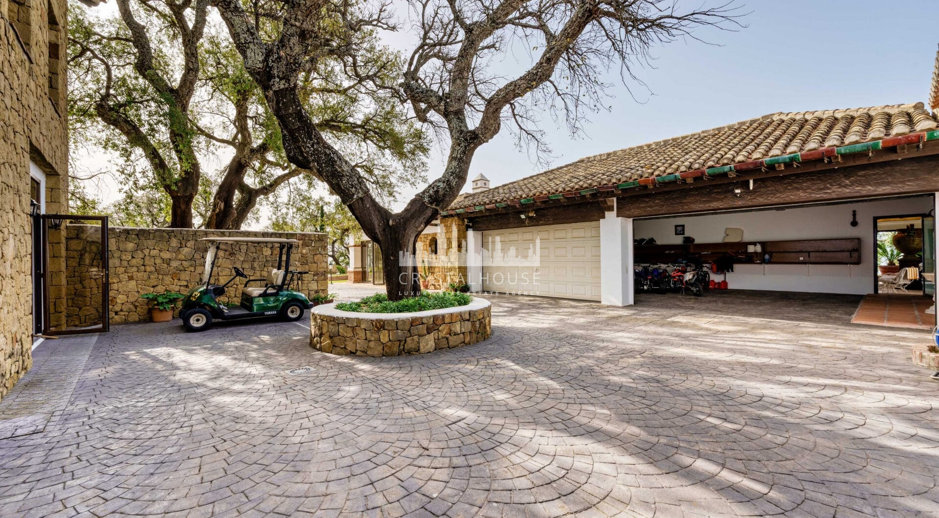 Zachwycająca willa z 7 sypialniami, panoramicznym widokiem na morze, prywatnym basenem i rozległą, 5-hektarową posiadłością w La Mairena