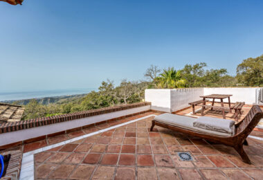 Zachwycająca willa z 7 sypialniami, panoramicznym widokiem na morze, prywatnym basenem i rozległą, 5-hektarową posiadłością w La Mairena