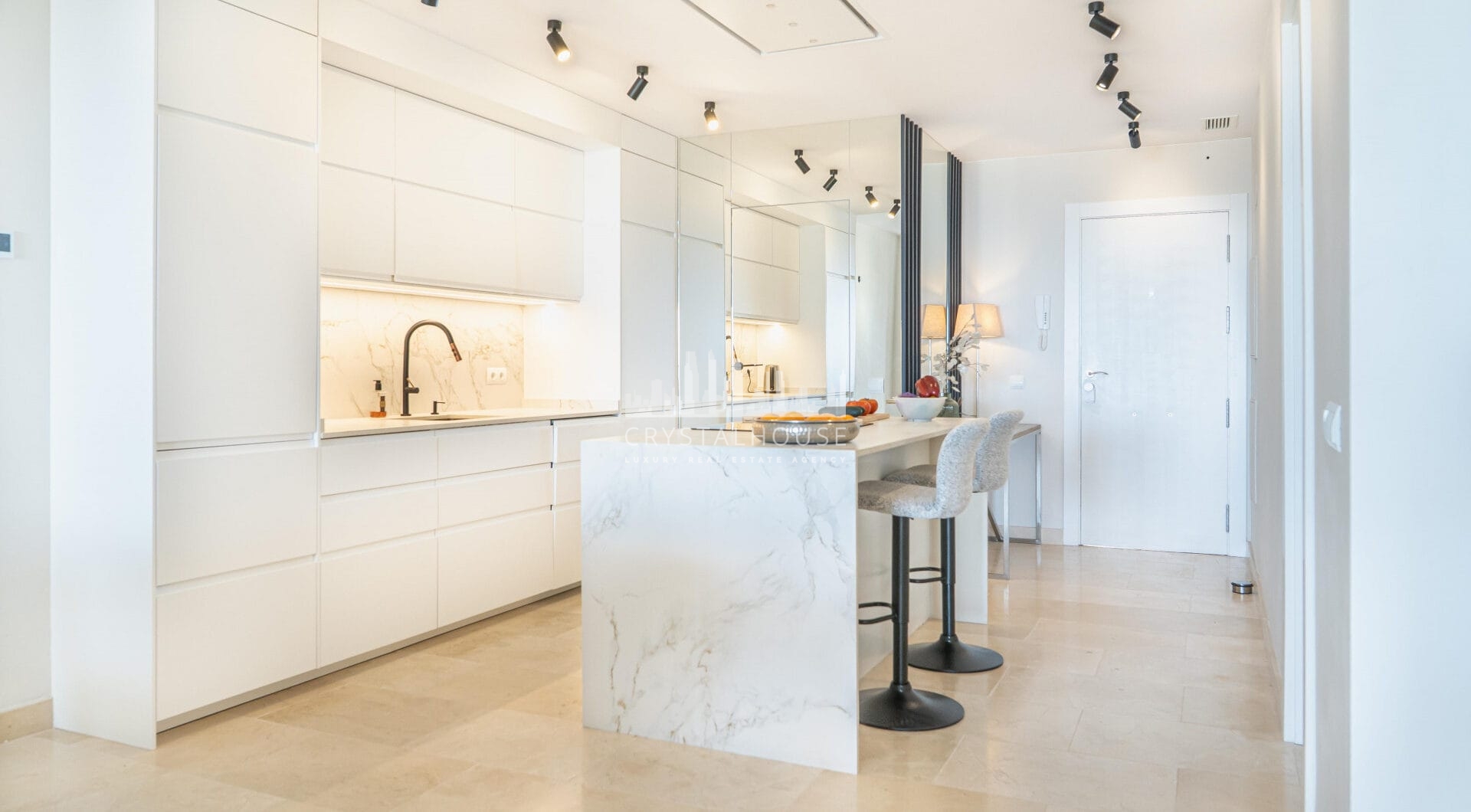 Nowoczesny apartament z panoramicznym widokiem na morze w Benahavís