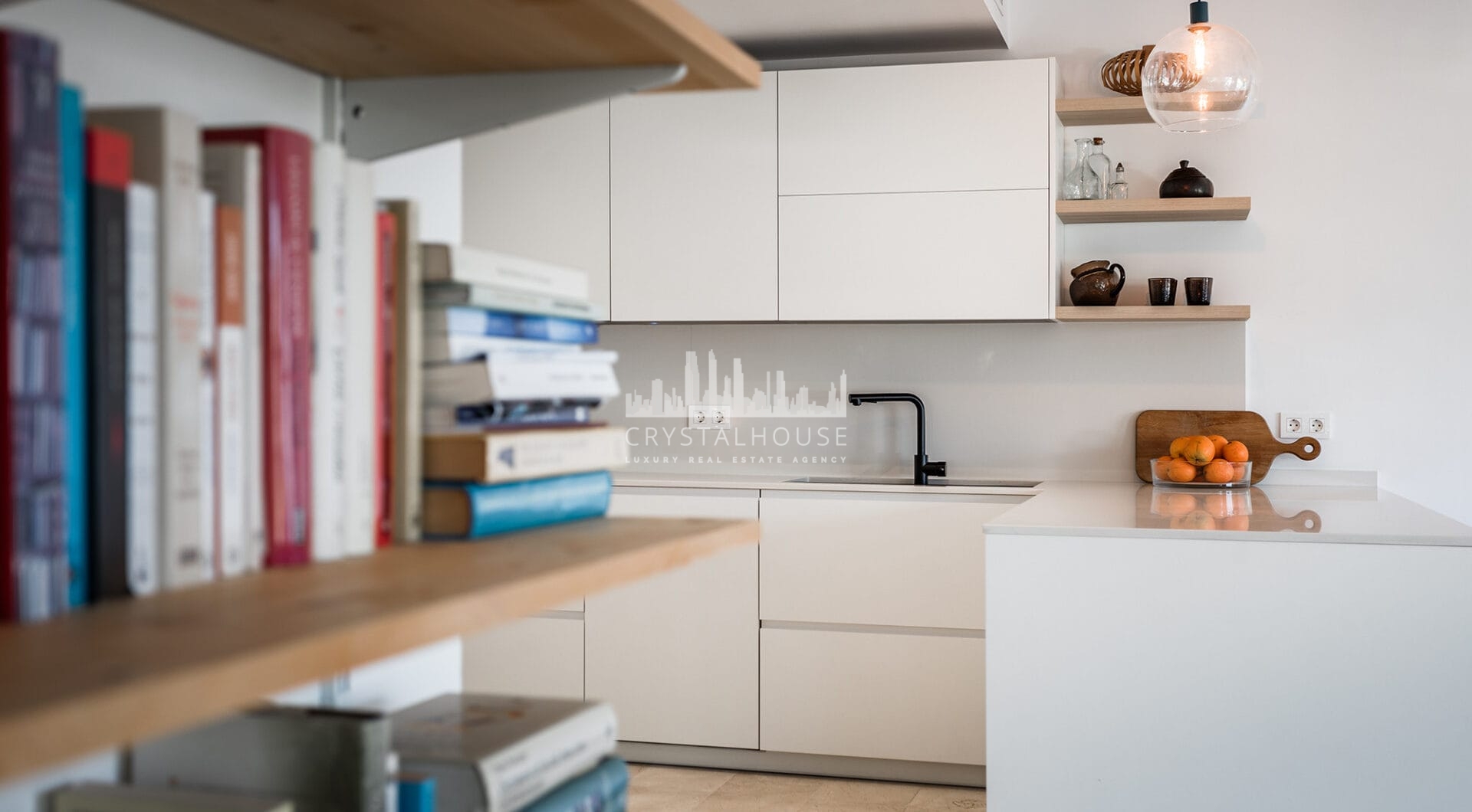 Przestronny dom szeregowy z 4 sypialniami i 4 łazienkami w prestiżowej dzielnicy La Quinta w Benahavís.