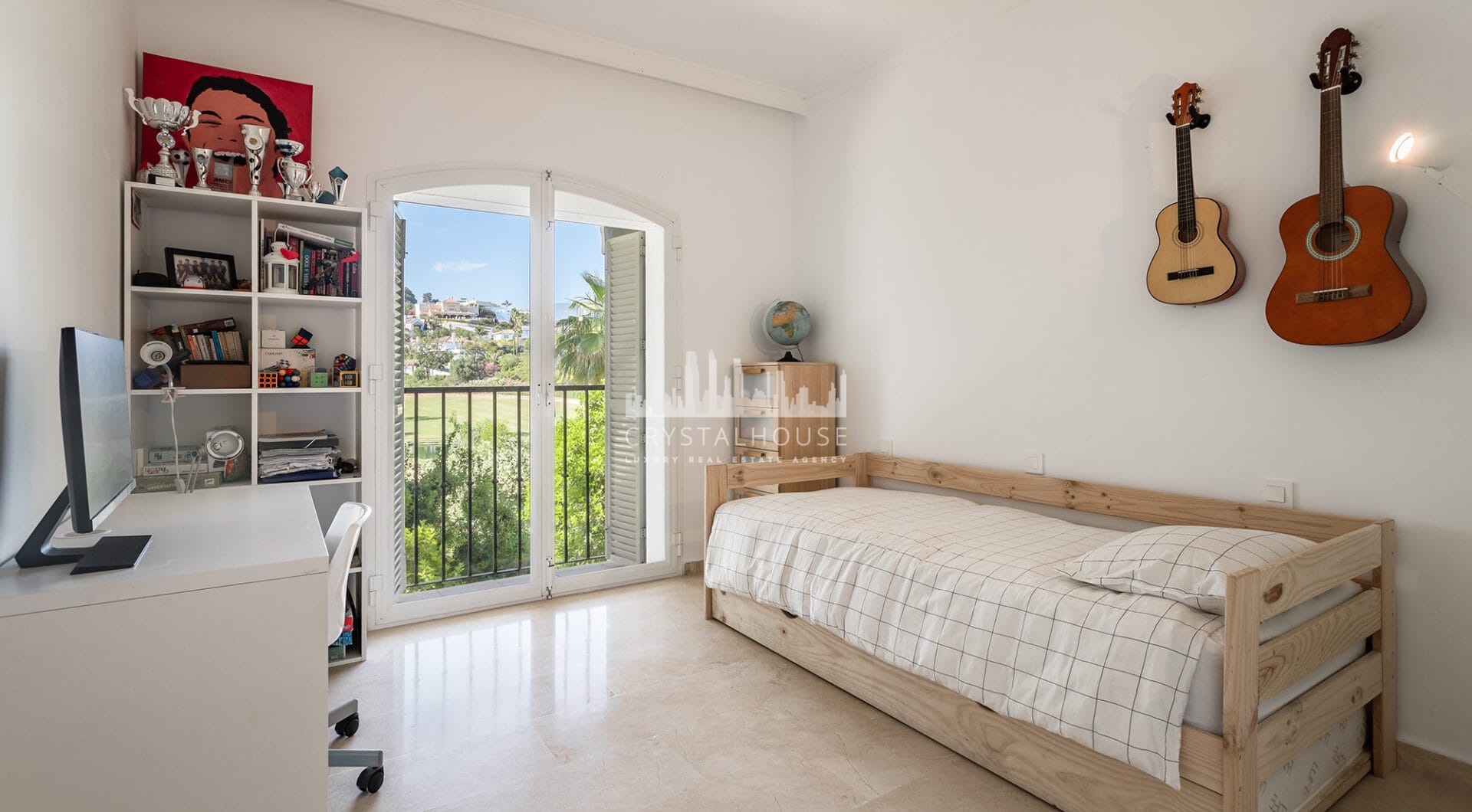 Przestronny dom szeregowy z 4 sypialniami i 4 łazienkami w prestiżowej dzielnicy La Quinta w Benahavís.