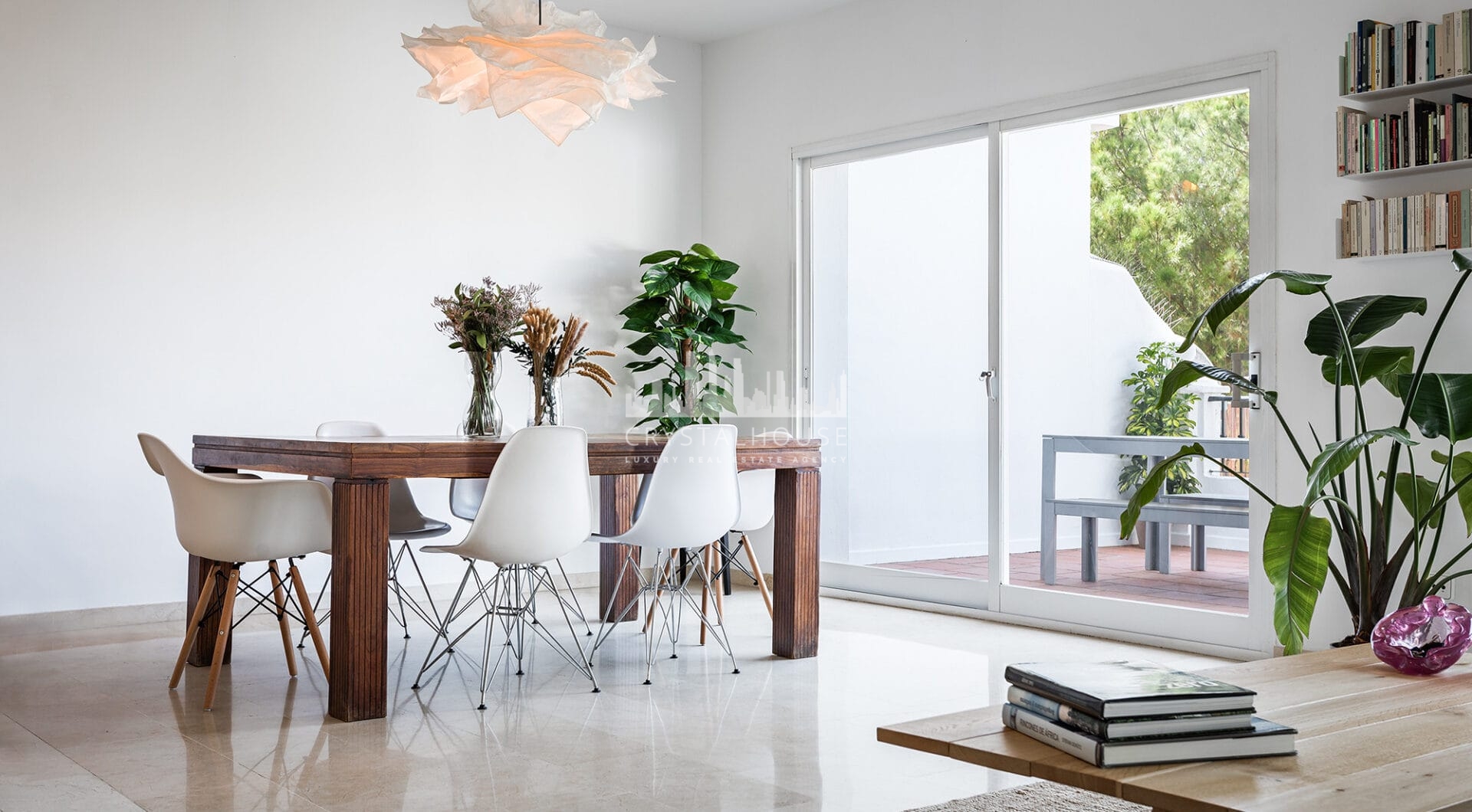 Przestronny dom szeregowy z 4 sypialniami i 4 łazienkami w prestiżowej dzielnicy La Quinta w Benahavís.