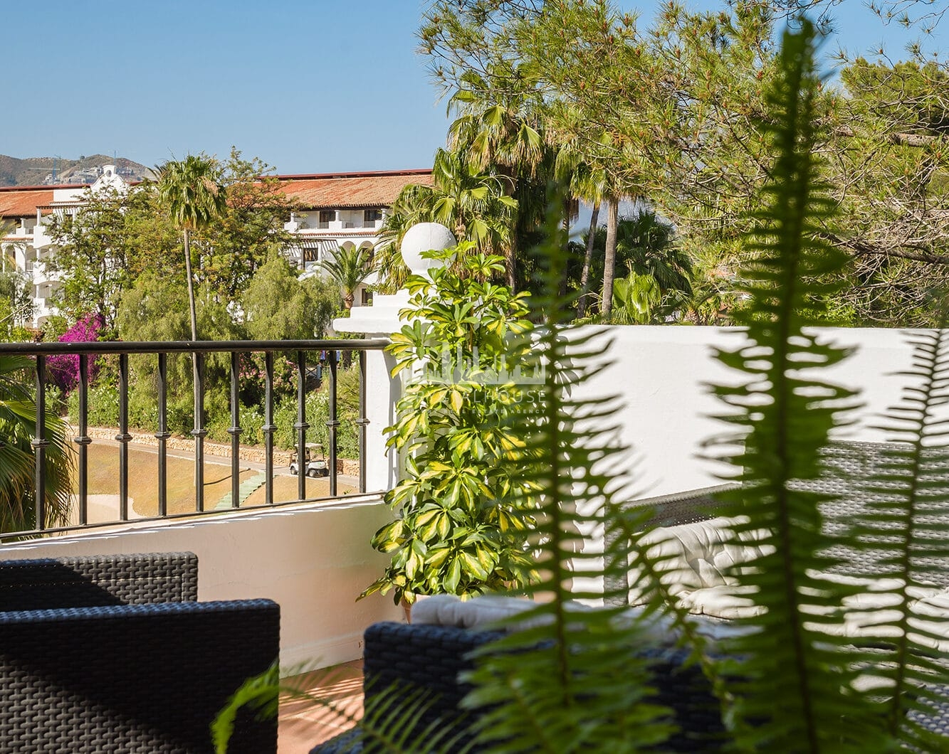 Przestronny dom szeregowy z 4 sypialniami i 4 łazienkami w prestiżowej dzielnicy La Quinta w Benahavís.