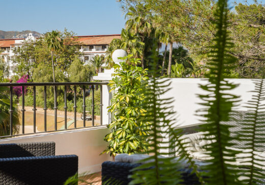 Przestronny dom szeregowy z 4 sypialniami i 4 łazienkami w prestiżowej dzielnicy La Quinta w Benahavís.