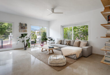 Przestronny dom szeregowy z 4 sypialniami i 4 łazienkami w prestiżowej dzielnicy La Quinta w Benahavís.