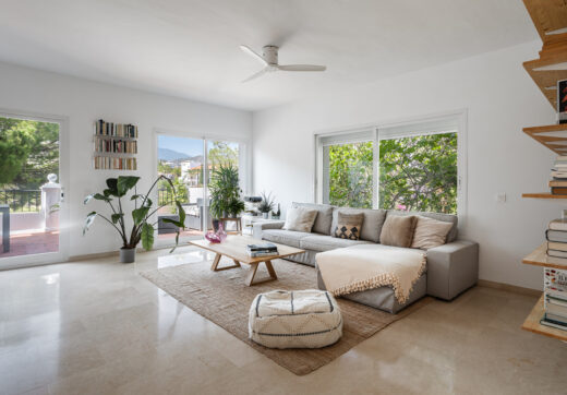 Przestronny dom szeregowy z 4 sypialniami i 4 łazienkami w prestiżowej dzielnicy La Quinta w Benahavís.