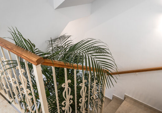 Przestronny dom szeregowy z 4 sypialniami i 4 łazienkami w prestiżowej dzielnicy La Quinta w Benahavís.