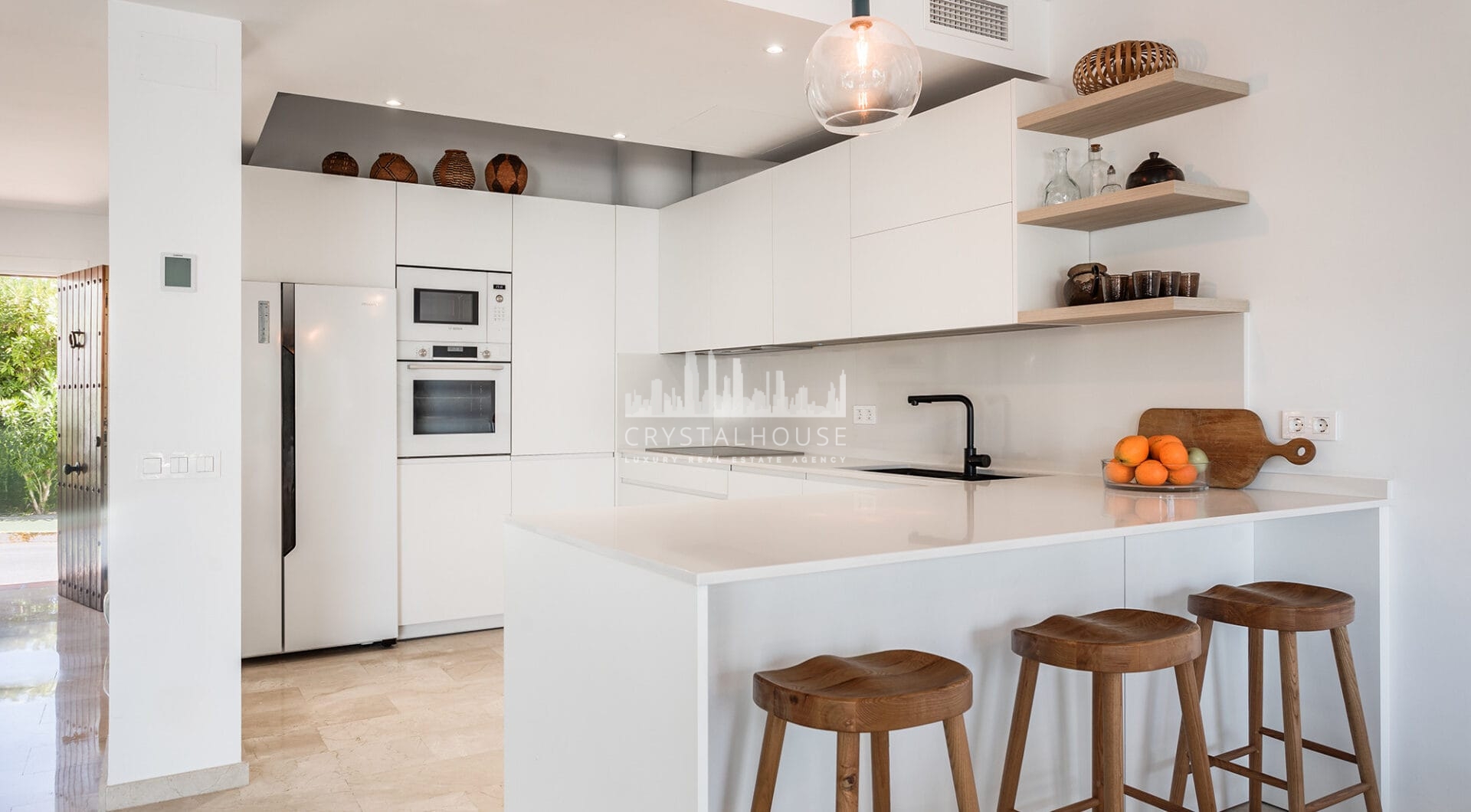 Przestronny dom szeregowy z 4 sypialniami i 4 łazienkami w prestiżowej dzielnicy La Quinta w Benahavís.