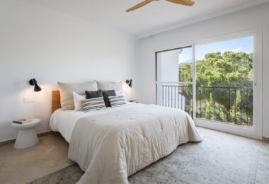 Przestronny dom szeregowy z 4 sypialniami i 4 łazienkami w prestiżowej dzielnicy La Quinta w Benahavís.