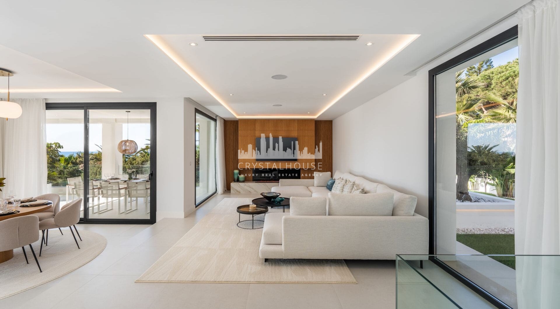 Witamy w Villa Vista, pięknie odnowionym domu w poszukiwanej dzielnicy Marbesa, zaledwie kilka kroków od plaży.