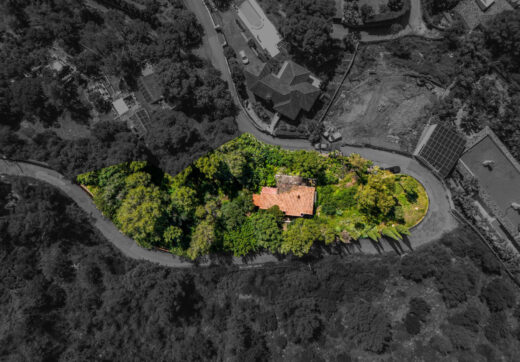 Najważniejsze cechy nieruchomości - Casa Stuart - Renowacja zakończona w 3 kwartale 2025 r. - Dwupoziomowy penthouse z 3 sypialniami i 2,5 łazienkami - Główny poziom na otwartym planie z dostępem do tarasu - Prywatne solarium dostępne z głównego apartamen