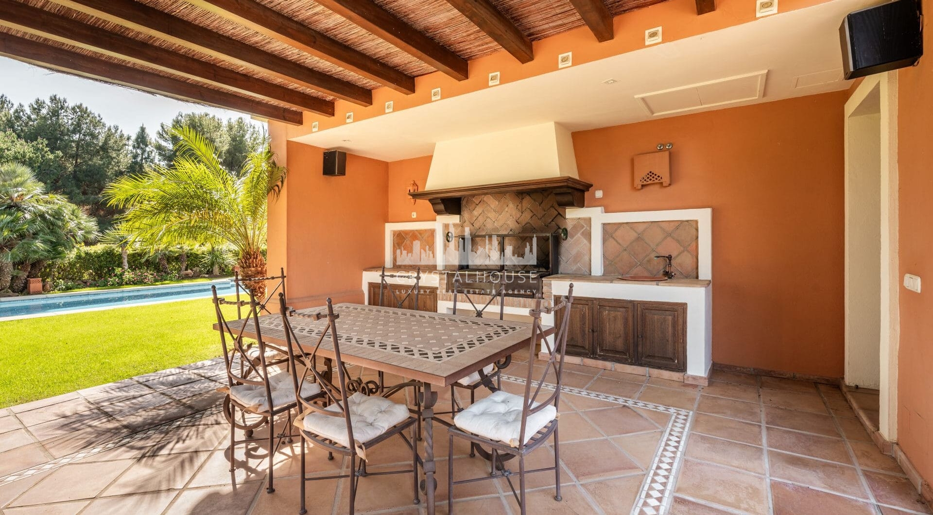 Ta willa jest arcydziełem andaluzyjskiego uroku i wyrafinowanego designu.