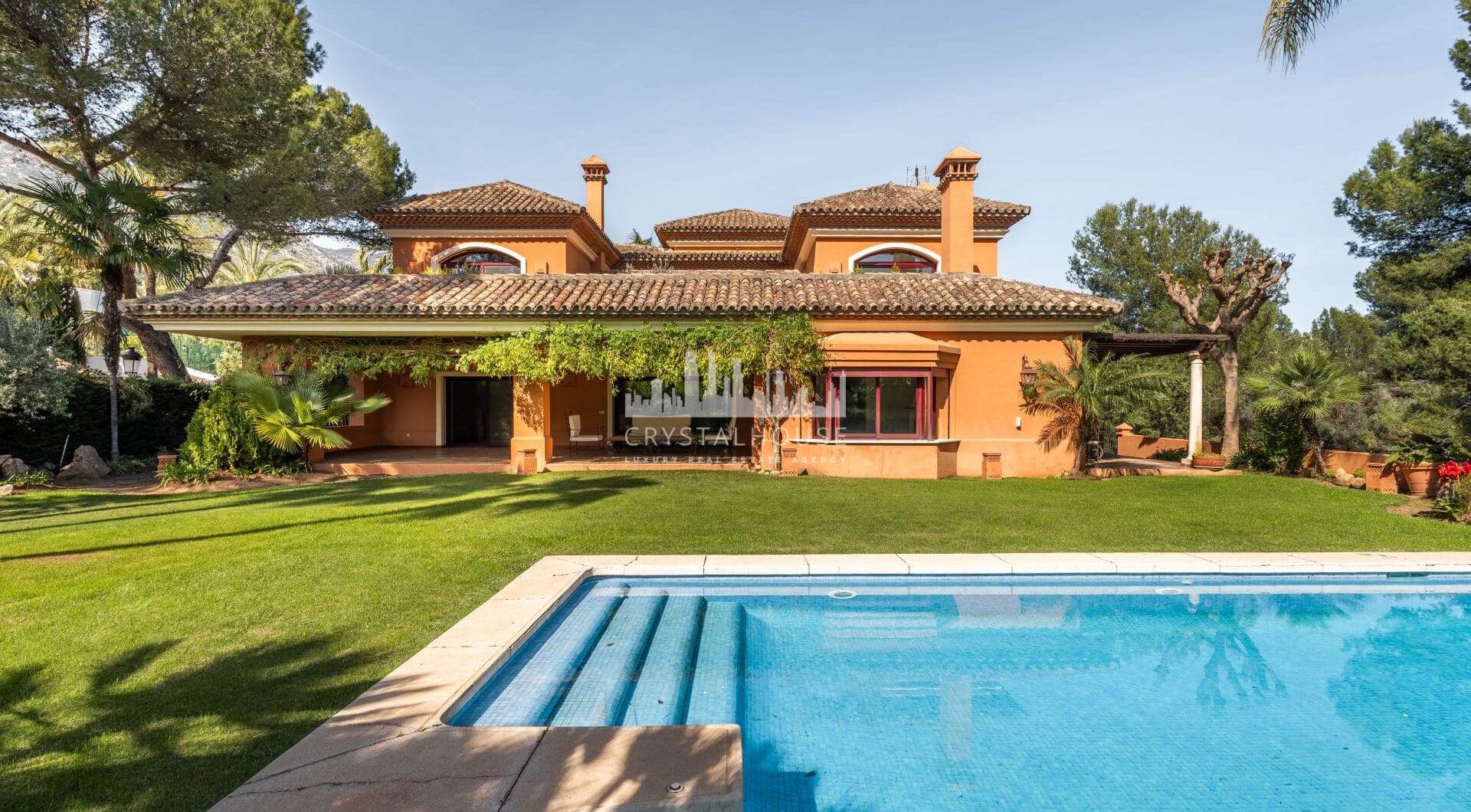 Ta willa jest arcydziełem andaluzyjskiego uroku i wyrafinowanego designu.