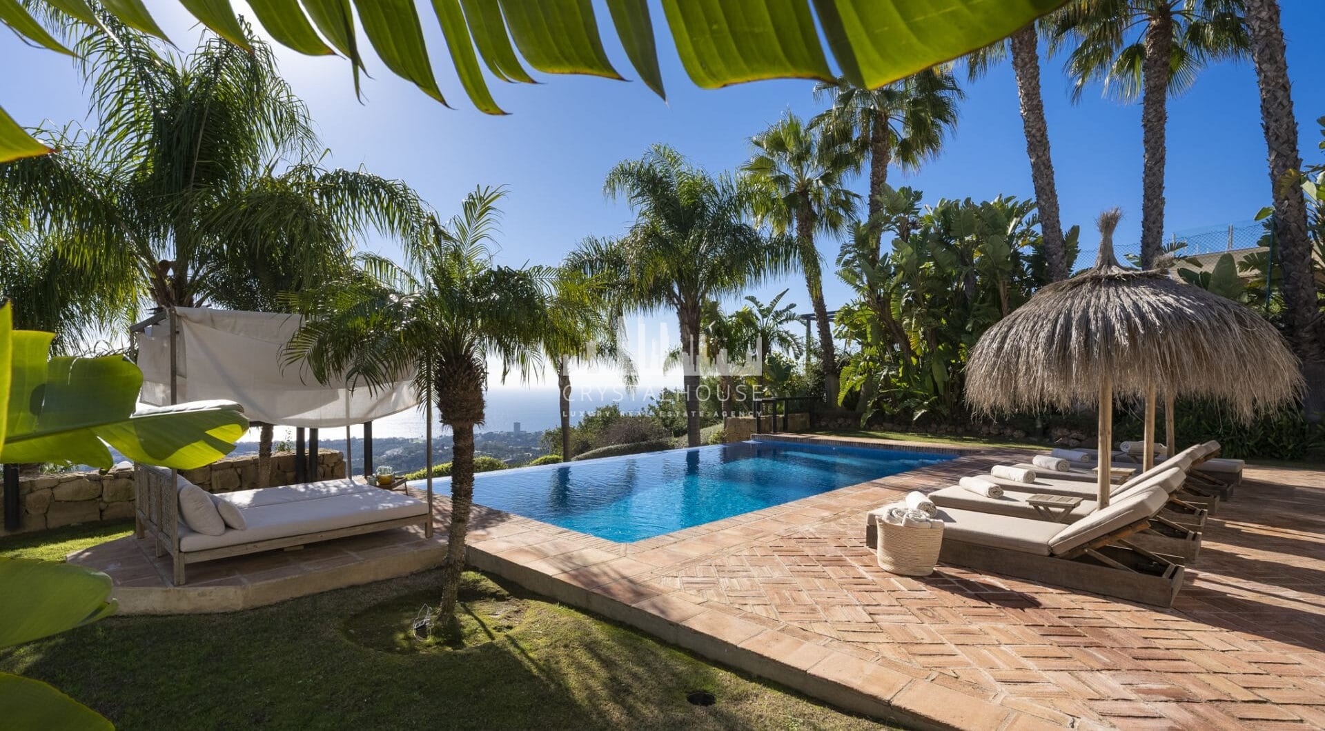 Położona w Los Altos de los Monteros, Villa Los Altos to przepiękna posiadłość z pięcioma sypialniami na sprzedaż.