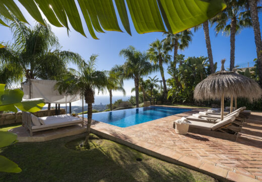 Położona w Los Altos de los Monteros, Villa Los Altos to przepiękna posiadłość z pięcioma sypialniami na sprzedaż.