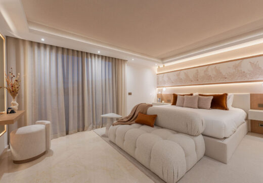 Witamy w Perla Verde, wspaniałej willi na sprzedaż w prestiżowej urbanizacji Atalaya de Rio Verde, zaledwie kilka chwil od tętniącego życiem centrum Marbelli.