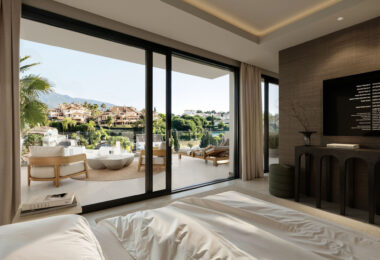 Villa Tulua to luksusowa willa o designerskim wystroju, położona w wymarzonej lokalizacji Nueva Andalucía, na wzniesieniu, z którego roztacza się niezrównana panorama.