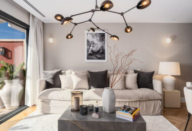 Penthouse Halcon to rzadka okazja, aby cieszyć się wyrafinowanym stylem życia na wzgórzu w jednej z najbardziej pożądanych społeczności mieszkaniowych w Benahavís.