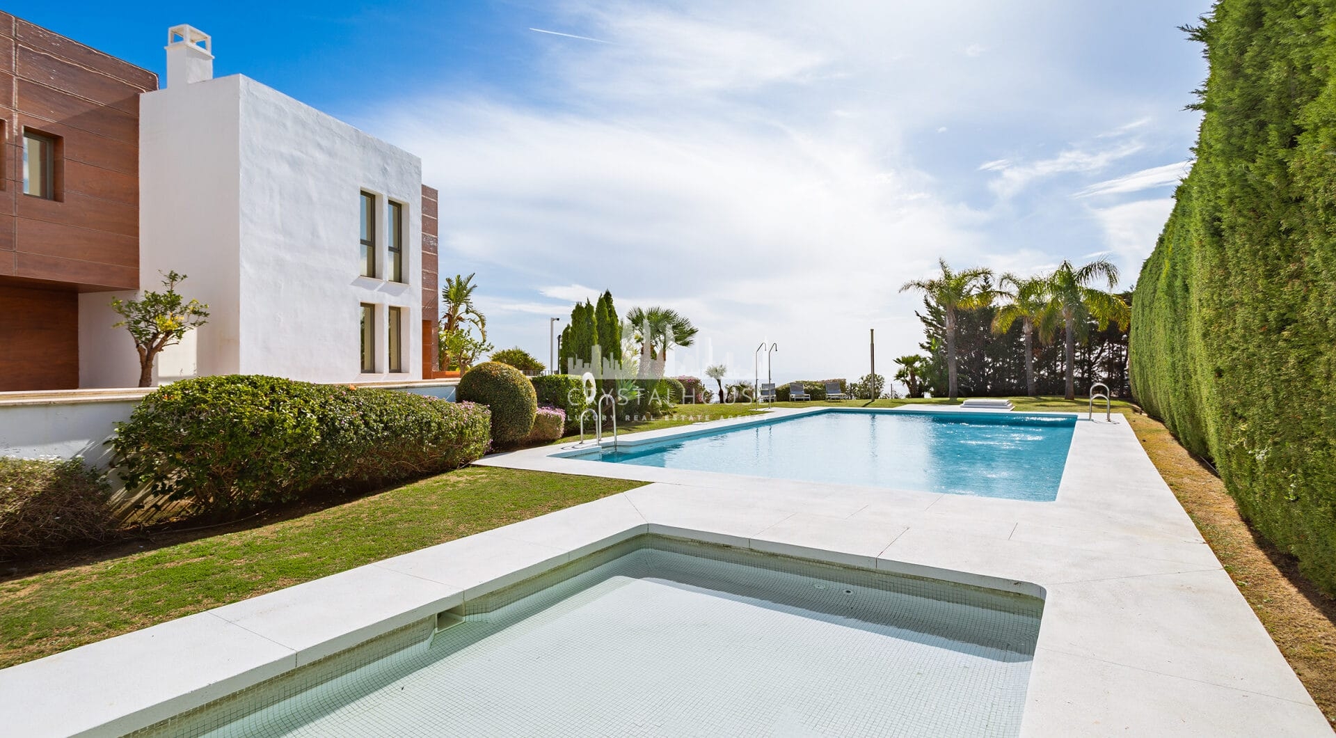 Nowoczesna willa bliźniacza w La Alqueria, Mijas, w prywatnym, zamkniętym osiedlu zaledwie 8 domów