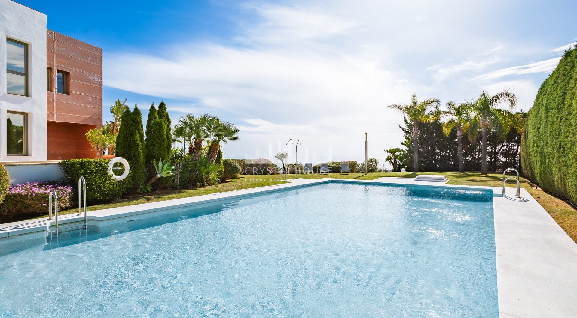 Nowoczesna willa bliźniacza w La Alqueria, Mijas, w prywatnym, zamkniętym osiedlu zaledwie 8 domów