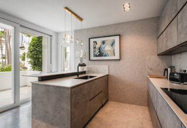 W pełni wyremontowany apartament luksusowy z ekspozycją południowo-zachodnią w Japanese Gardens, Marina Puente Romano