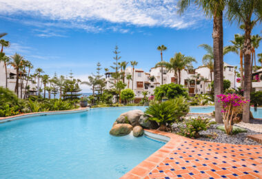 W pełni wyremontowany apartament luksusowy z ekspozycją południowo-zachodnią w Japanese Gardens, Marina Puente Romano