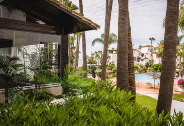 W pełni wyremontowany apartament luksusowy z ekspozycją południowo-zachodnią w Japanese Gardens, Marina Puente Romano