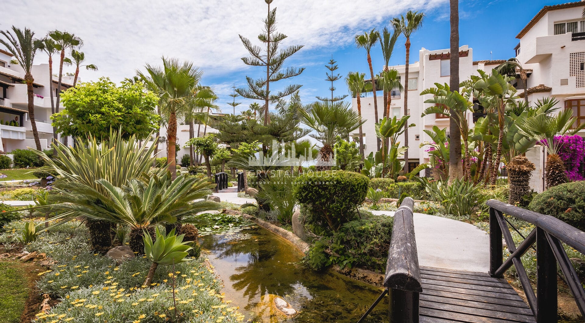 W pełni wyremontowany apartament luksusowy z ekspozycją południowo-zachodnią w Japanese Gardens, Marina Puente Romano