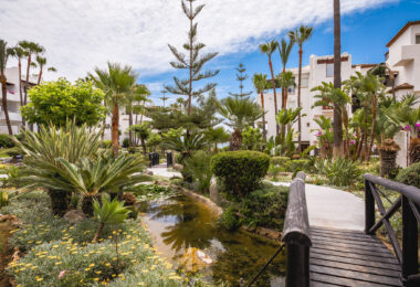 W pełni wyremontowany apartament luksusowy z ekspozycją południowo-zachodnią w Japanese Gardens, Marina Puente Romano