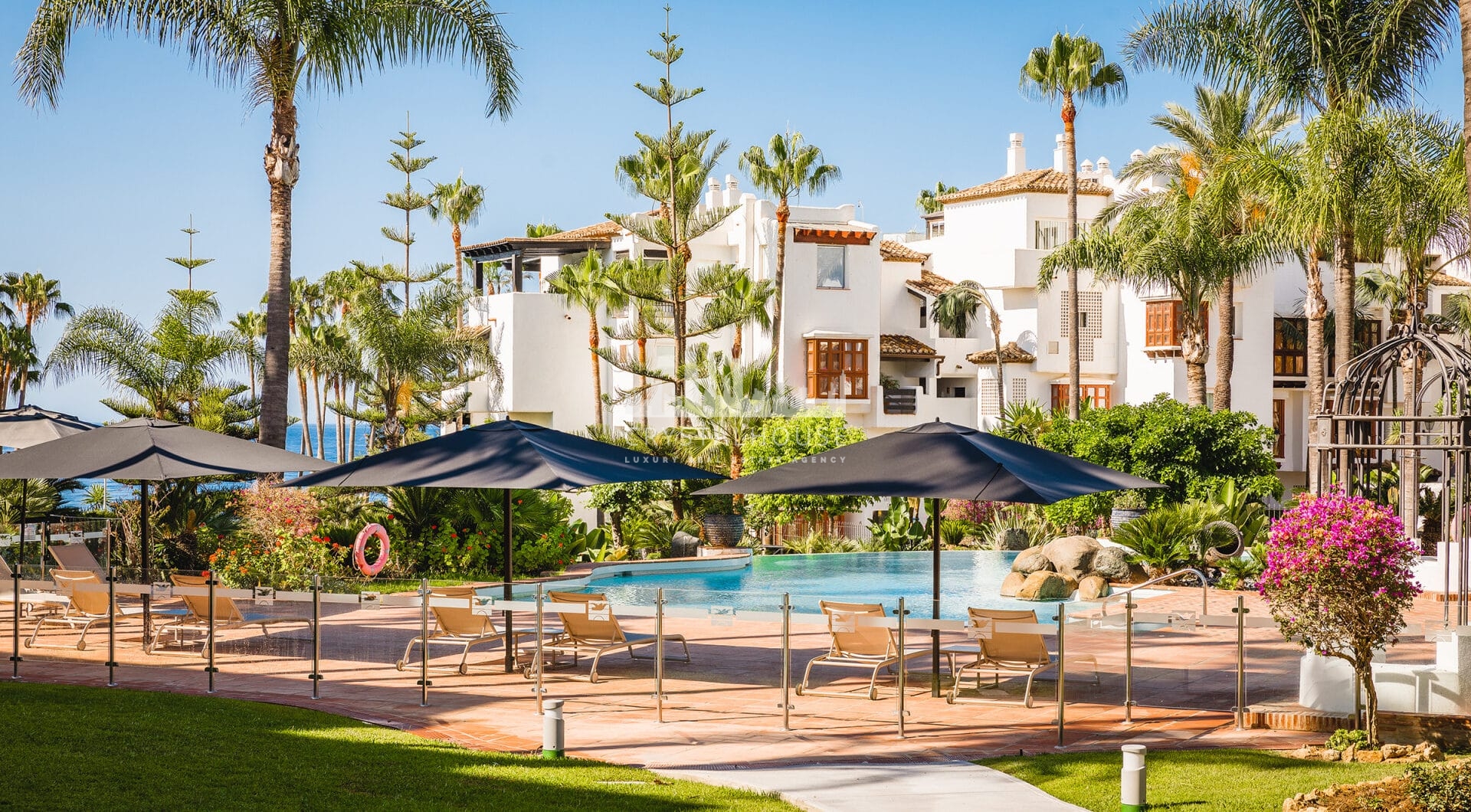 W pełni wyremontowany apartament luksusowy z ekspozycją południowo-zachodnią w Japanese Gardens, Marina Puente Romano