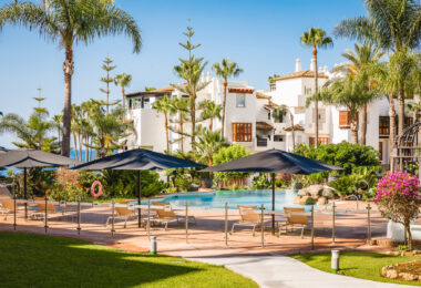 W pełni wyremontowany apartament luksusowy z ekspozycją południowo-zachodnią w Japanese Gardens, Marina Puente Romano