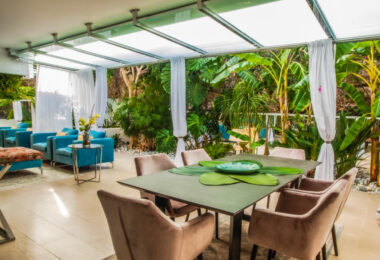 Stylowy, w pełni wyremontowany apartament na parterze w Las Lomas del Marbella Club, Złota Mila