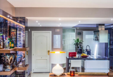 Stylowy, w pełni wyremontowany apartament na parterze w Las Lomas del Marbella Club, Złota Mila