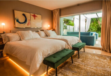 Stylowy, w pełni wyremontowany apartament na parterze w Las Lomas del Marbella Club, Złota Mila