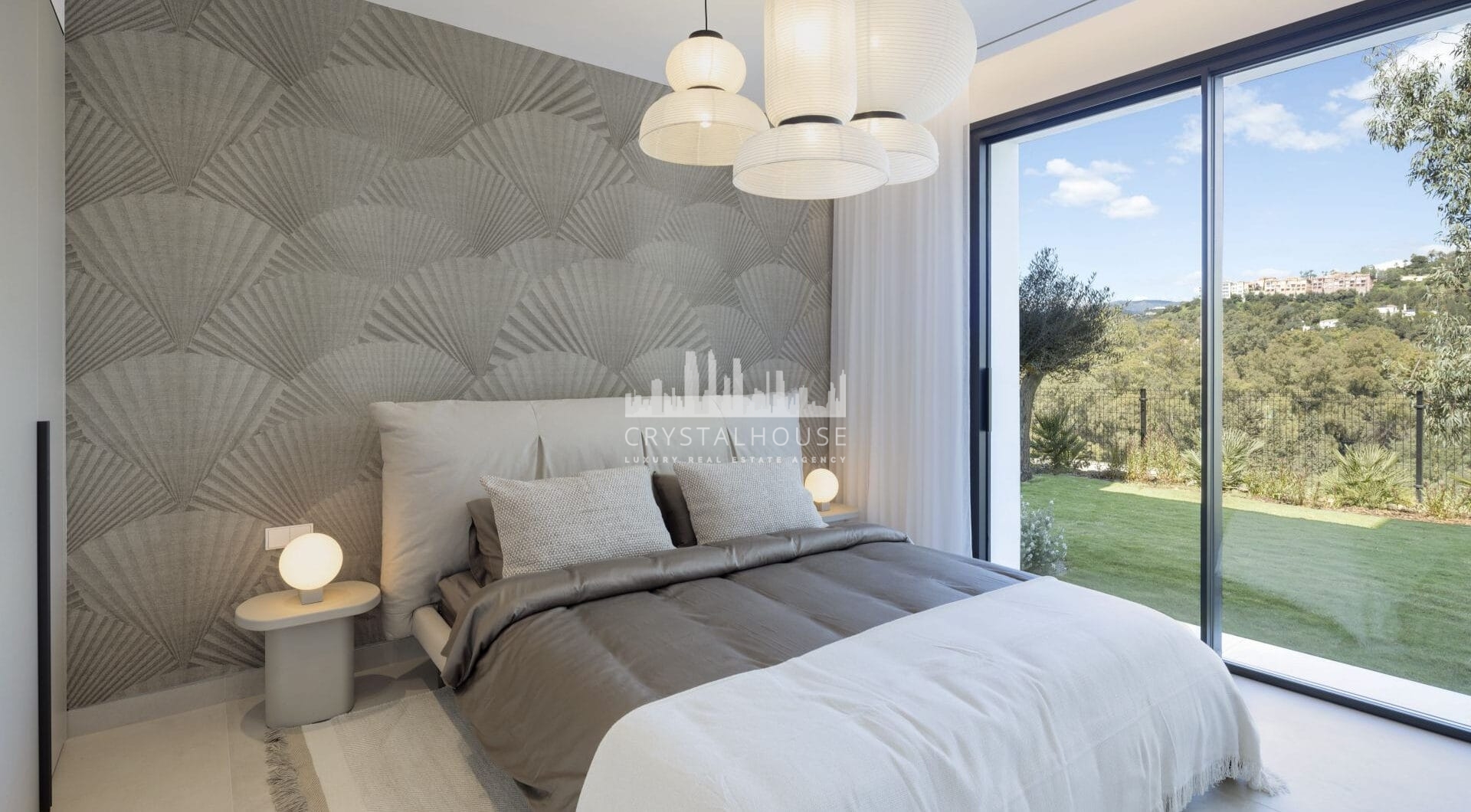 Niedawno ukończona Villa Tiza to zupełnie nowa, luksusowa willa na sprzedaż, położona w ekskluzywnej, ogrodzonej inwestycji obejmującej zaledwie trzy luksusowe rezydencje w okolicy La Quinta.