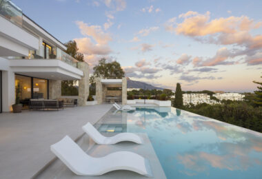 Niedawno ukończona Villa Tiza to zupełnie nowa, luksusowa willa na sprzedaż, położona w ekskluzywnej, ogrodzonej inwestycji obejmującej zaledwie trzy luksusowe rezydencje w okolicy La Quinta.