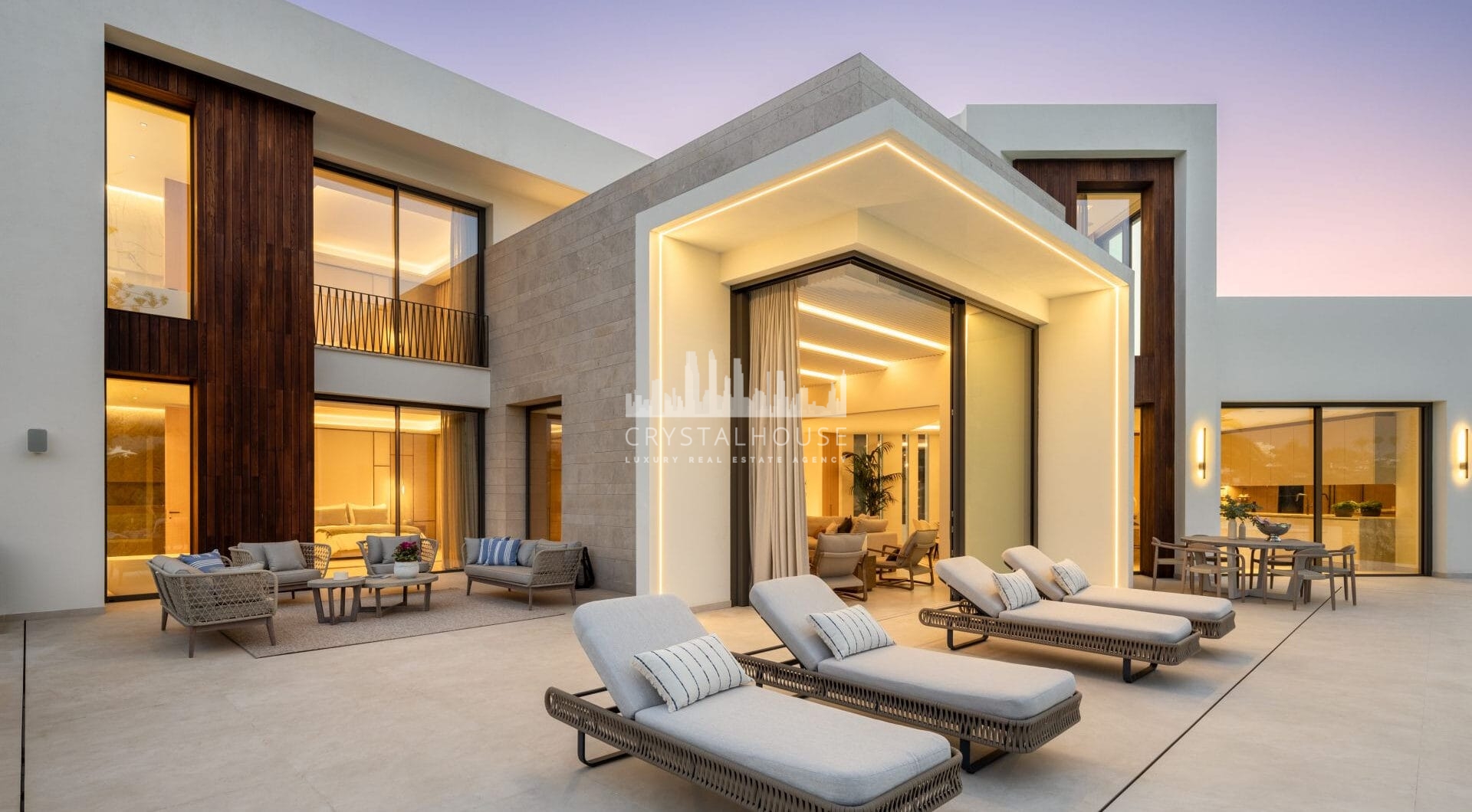 Villa Imagine to wyjątkowa willa położona przy polu golfowym, na sprzedaż w Las Brisas.