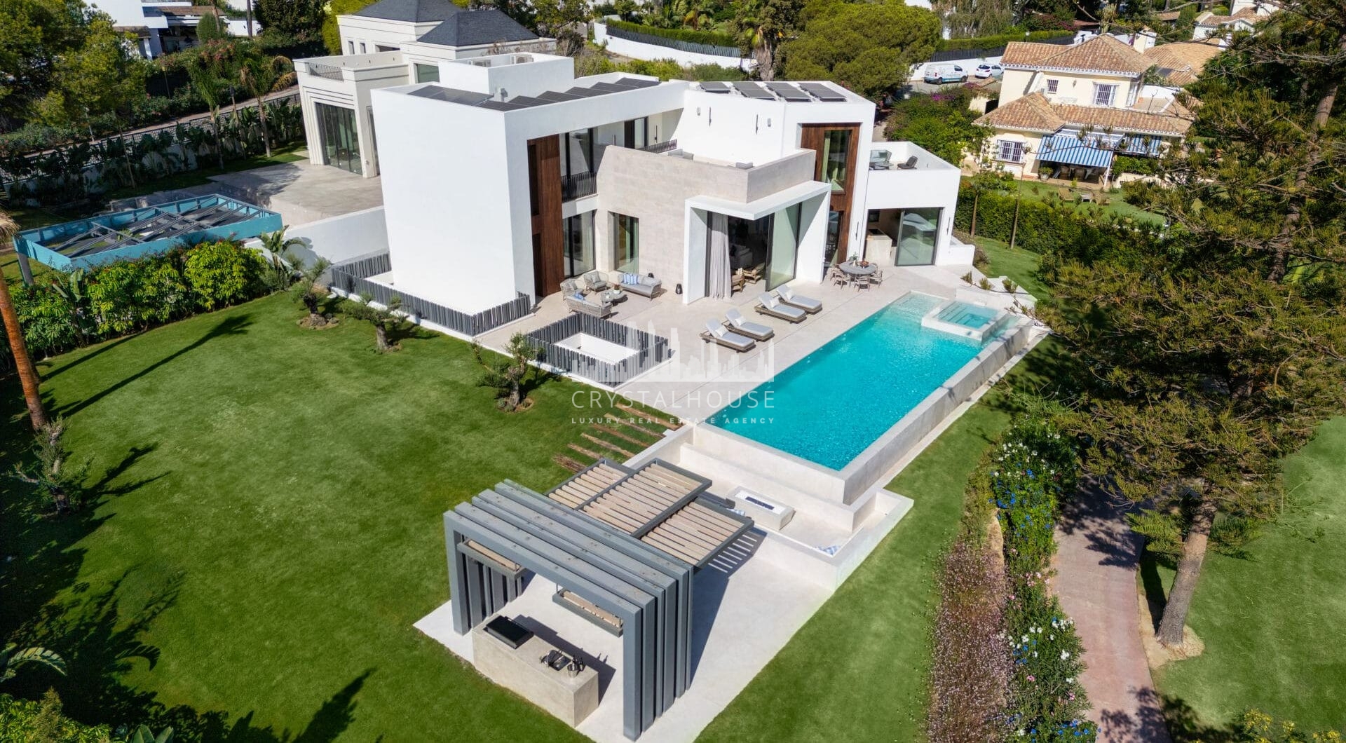 Villa Imagine to wyjątkowa willa położona przy polu golfowym, na sprzedaż w Las Brisas.