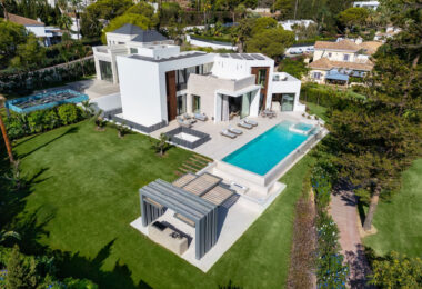 Villa Imagine to wyjątkowa willa położona przy polu golfowym, na sprzedaż w Las Brisas.