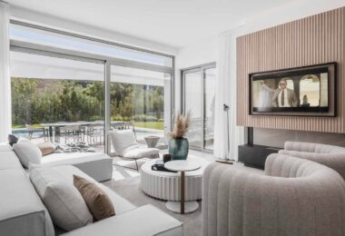 Przedstawiamy King’s Hills, zbiór dziewięciu luksusowych willi położonych w renomowanej dzielnicy mieszkaniowej El Paraiso.