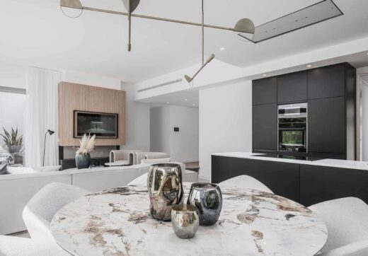 Przedstawiamy King’s Hills, zbiór dziewięciu luksusowych willi położonych w renomowanej dzielnicy mieszkaniowej El Paraiso.