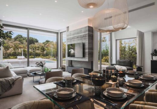 Przedstawiamy King’s Hills, zbiór dziewięciu luksusowych willi położonych w renomowanej dzielnicy mieszkaniowej El Paraiso.