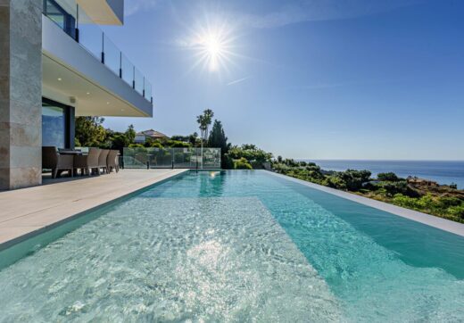 Nowoczesna willa z widokiem na morze i góry w Benalmádena