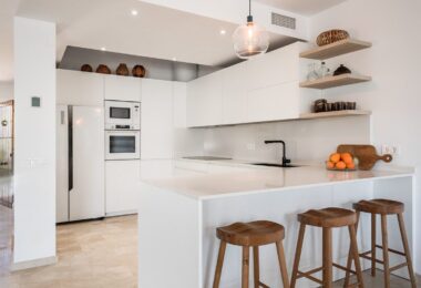 PRZESTRONNY DOM W RZĘDZIE Z WIDOKIEM NA POLE GOLFOWE W LAS ENCINAS, LA QUINTA, BENAHAVÍS